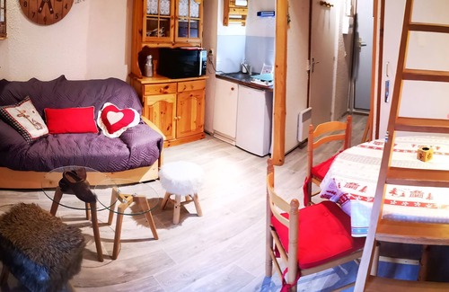Habere-Poche Apartment | Charming Savoyard furnished studio 500m from the slopes