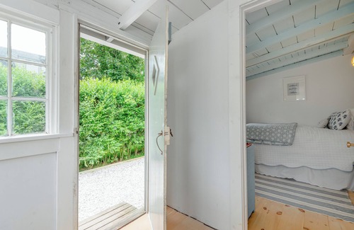 Siasconset Cottage | Charming Sconset 3-Bedroom Cottage - Steps from Beach & Village