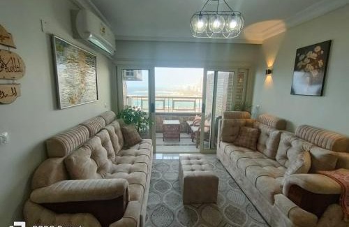 Ar-Raml 1 Apartment | Charming Seaview Condo in Gleem G10