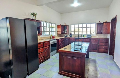 Barra de Colotepec House | Charming & Serene Retreat ~ A Walk to Ocean ~ Pool