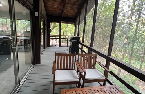 Hawley House | Charming short-term rental for a getaway in Hamlock Farms, PA.