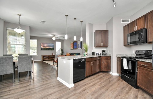Missouri City Apartment | Charming Sienna 2/2 Apt, w/WD & private garage