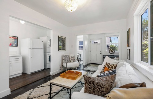 Silver Lake House | Charming Silver Lake 1920s "The Bungalow