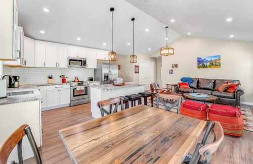 Lakeside House | Charming single-level home with a patio, washer/dryer, & central AC