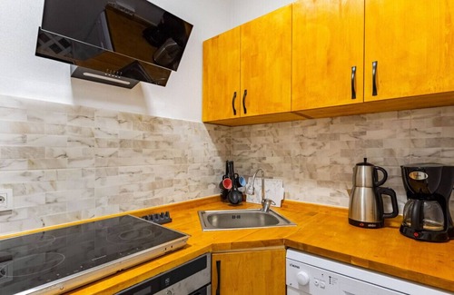 Osmanbey Apartment | Charming Sisli Home with Enchanted Garden