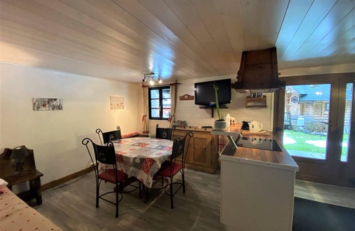 Les Prodains Apartment | Charming Ski-In/Ski-Out Apartment near Avoriaz with Parking & Modern Amenities