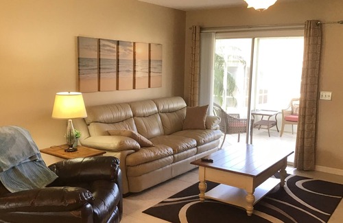 Duval House | Charming Small Dog Friendly 3/2 Home Complete w/Golf Cart, BBQ & FREE WiFi!!