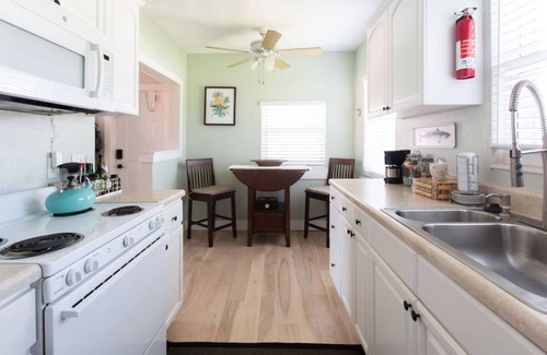 Southside House | Charming SoSo Apartment: Walk to Intracoastal