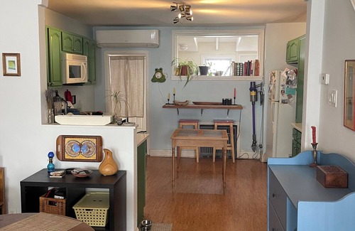 Whitman House | Charming South Philly House with yard, BBQ, art studio <3