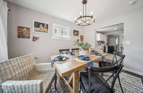 Mayfield Heights House | Charming & Spacious 3 bedroom 2.5 bath w fire pit in back yard and king bed