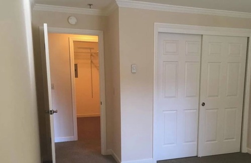 Easton Addition Apartment | Charming Spacious 2-bedroom 2-bathroom apartment in adorable Burlingame w/WiFi