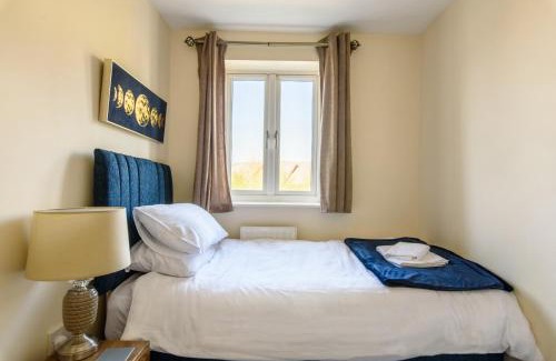 Ipswich House | Charming & Spacious 3BR With Private Parking Near Ipswich