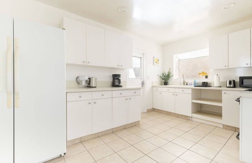 South San Gabriel House | Charming Spacious Home - Modern Comforts Prime Location