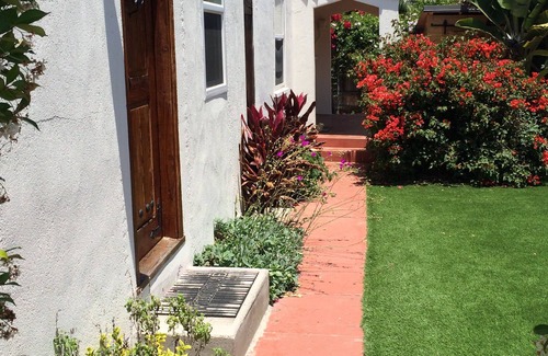 Kensington Villa | Charming Spanish Casa Mayor