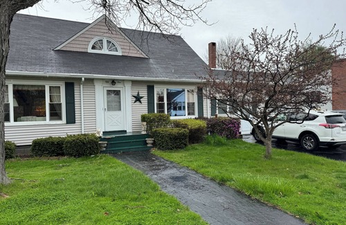 Southern Coast House | Charming, sprawling cape in Sunny Saco, Maine!