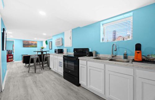 Merriwether Apartment | Charming Stay- Bottom Unit in Lou Arts District
