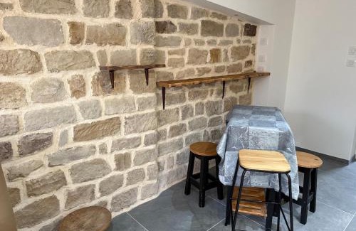 Golbey Apartment | Charming stone apartment