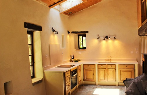 Goudargues Cottage | Charming Stone Cottage Property with pool and great views