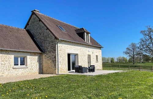 La Mesniere Cottage | Charming stone house with garden, near Mortagne-au-Perche