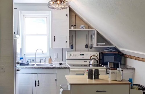 Stowe Area House | Charming Stowe Retreat - Gas Fireplace - Near town