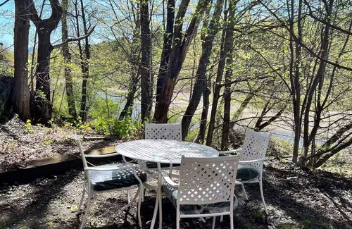 Stowe Area House | Charming Stowe Retreat - Gas Fireplace - Near town