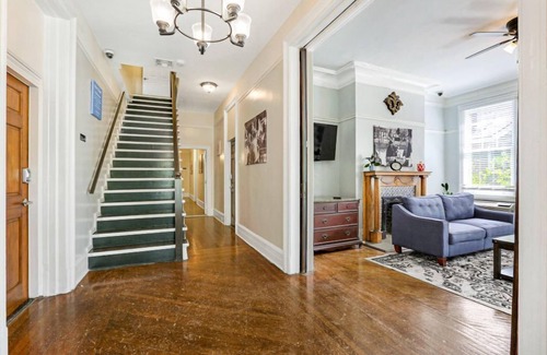 Mid-City Hotel | Charming Studio by Canal Streetcar Line