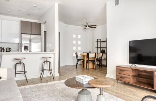 Studio City Apartment | Charming Studio City 1BR w/Gym, Pool & W/D, near TJ & WF, by Blueground