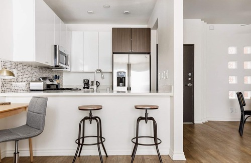 Studio City Apartment | Charming Studio City 1BR w/Gym, Pool & W/D, near TJ & WF, by Blueground