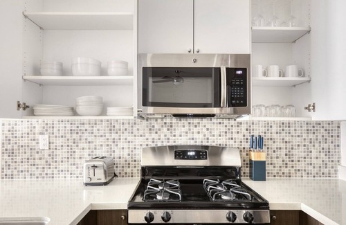 Studio City Apartment | Charming Studio City 1BR w/Gym, Pool & W/D, near TJ & WF, by Blueground
