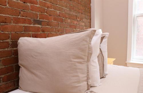 Columbus Apartment | Charming Studio in Boston Brownstone, #6