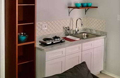 Plano Apartment | Charming studio in peaceful Plano with AC
