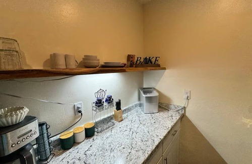 Marana Apartment | Charming studio in tranquil Marana with AC, WiFi
