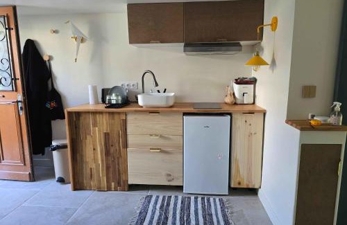 Route d'Arles Apartment | Charming studio near Nîmes center train station