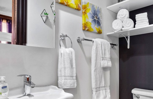 Benton Park Apartment | Charming Studio on Cherokee Street | JZ Vacation Rentals