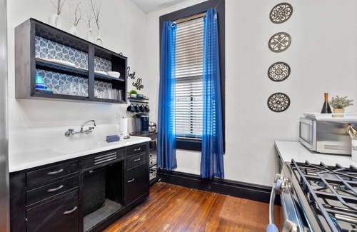St. Louis Apartment | Charming Studio on Cherokee Street - JZ Vacation Rentals