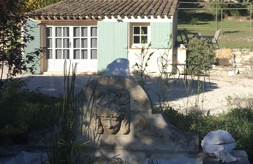 Eguilles Cottage | Charming studio on large property with pool