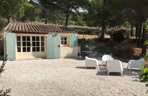 Eguilles Cottage | Charming studio on large property with pool