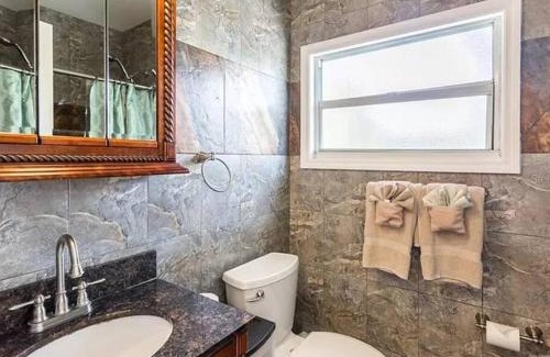 Sarasota Apartment | Charming Studio Unit Across from Lido Key Beach