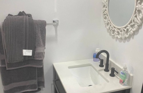 Vollintine-Evergreen Condo | Charming Studio