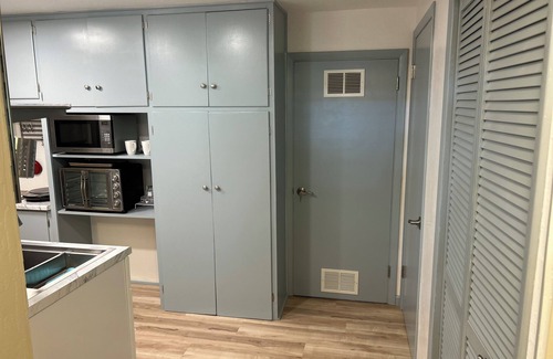 Coeur d'Alene Apartment | Charming studio with WiFi and AC in lovely Location in Sanders Beach Nbrhd, CDA