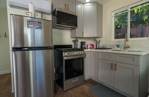 Whittier Apartment | Charming studio walking distance to uptown Whittier