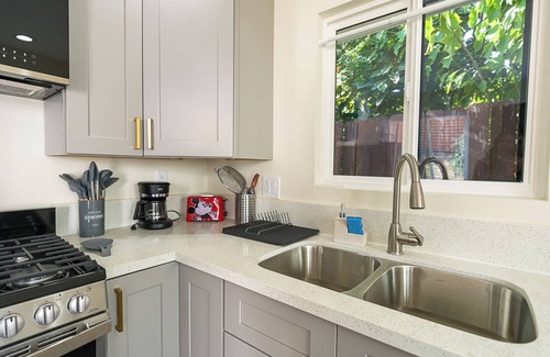Whittier Apartment | Charming studio walking distance to uptown Whittier