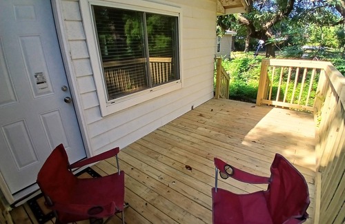 Gulfport Apartment | Charming studio with DECK, WiFi and AC near beach in wonderful Gulfport