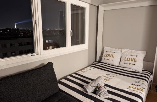 Quartier de la Folie-Mericourt Apartment | Charming Studio with Eiffel View