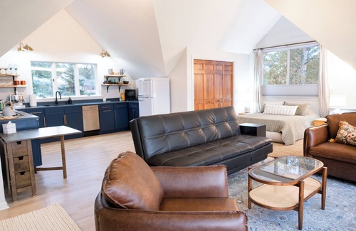 Rangeley Apartment | Charming studio with lake access & AC, close to downtown 15min to Saddleback