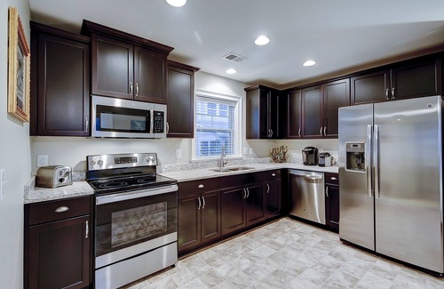 Charleston Apartment | Charming studio with 3 pools, kitchenette & central AC