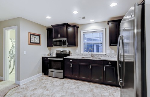 Charleston Apartment | Charming studio with 3 pools, kitchenette & central AC