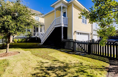 Charleston Apartment | Charming studio with 3 pools, kitchenette & central AC