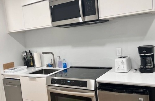 Land Park Apartment | Charming studio with WiFi and AC in downtown Sacramento