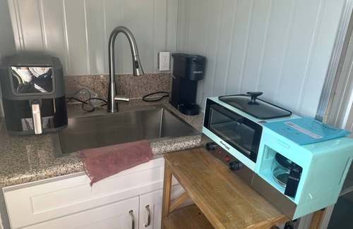 Fresno Apartment | Charming studio with WiFi and AC in lovely Fresno